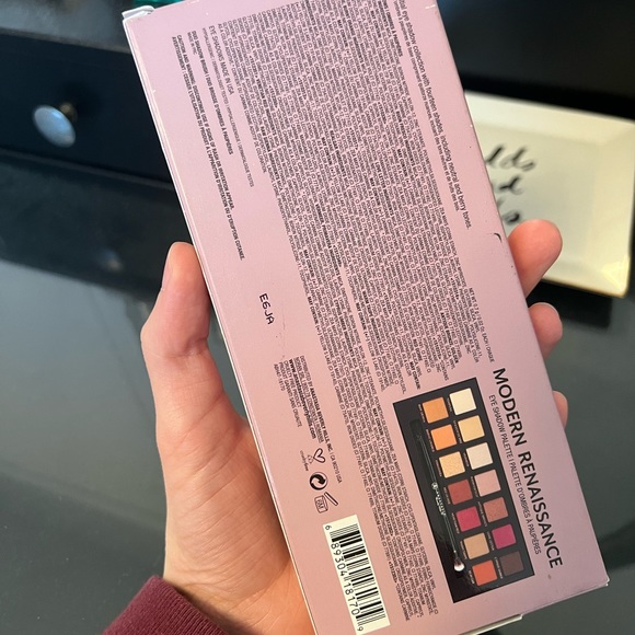 Modern renaissance Anastasia Beverly Hills make up pallet - Picture 3 of 6